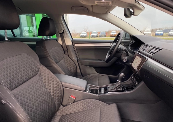 Skoda Superb cena 102900 przebieg: 138500, rok produkcji 2019 z Pasłęk małe 79